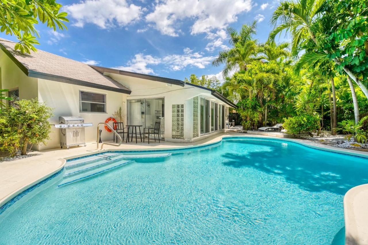 فيلا Luxury Tropical Oasis! Huge Saltwater Pool! 1 Mile To Beach! فورت لودرديل المظهر الخارجي الصورة